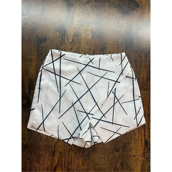 Geometric Printed High Waist Shorts   Size S - Picture 8 of 15